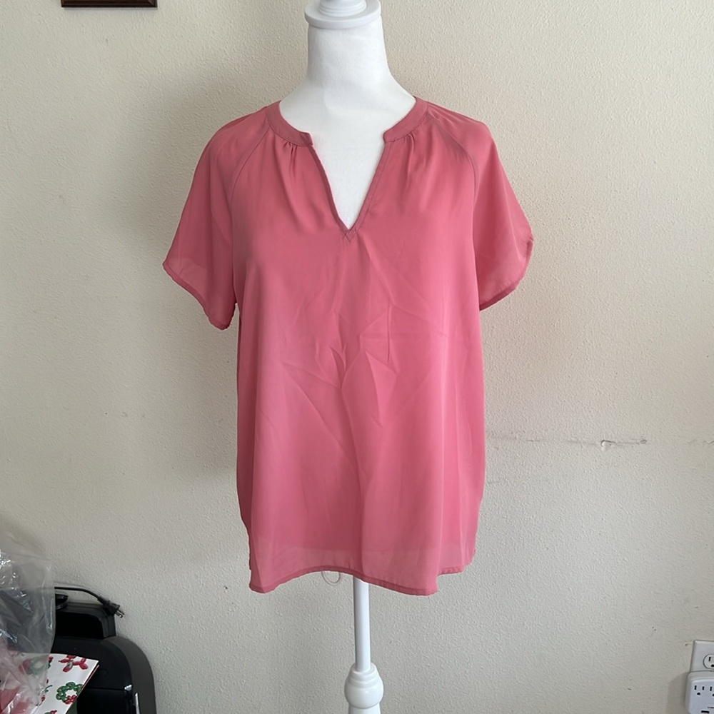 Women’s Old Navy M short sleeve v-neck blouse. mauve pink ( dusty rose )